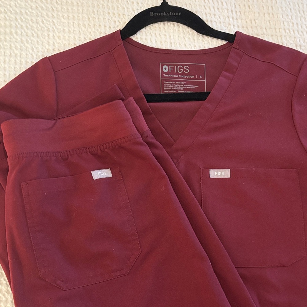 Figs Maroon Scrub Ensemble